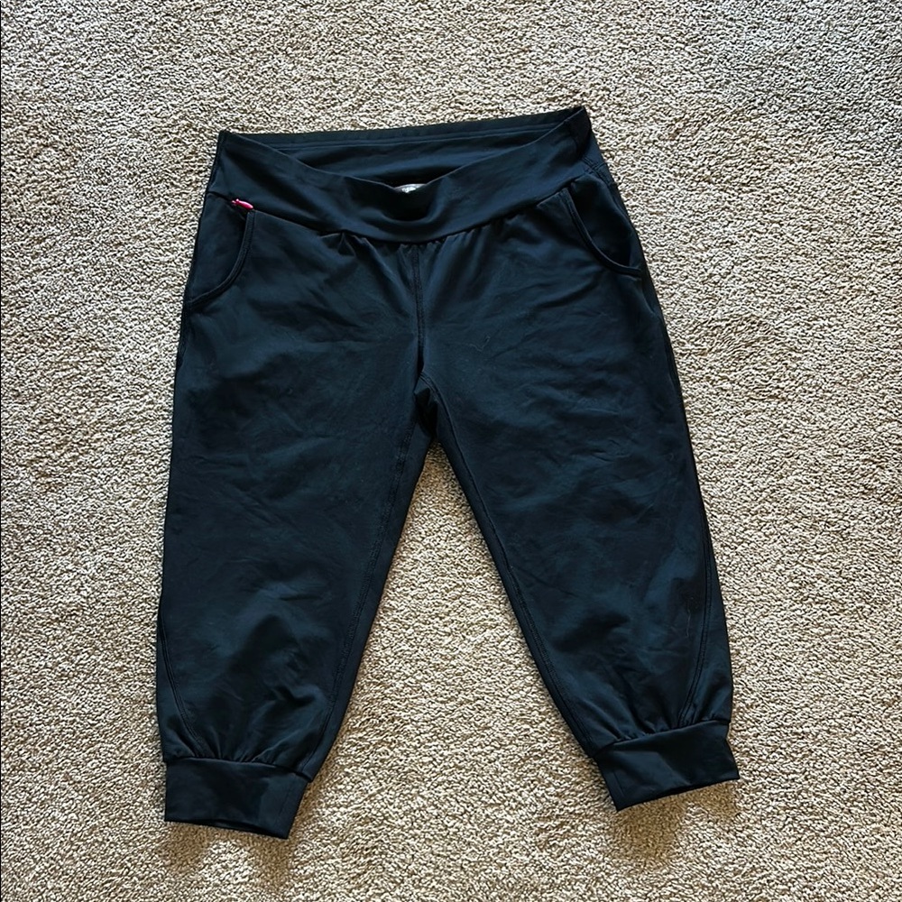 Northface Women’s Black Cropped Jogger Pants